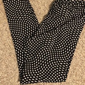 LuLaRoe - Black & White Illusion Print
